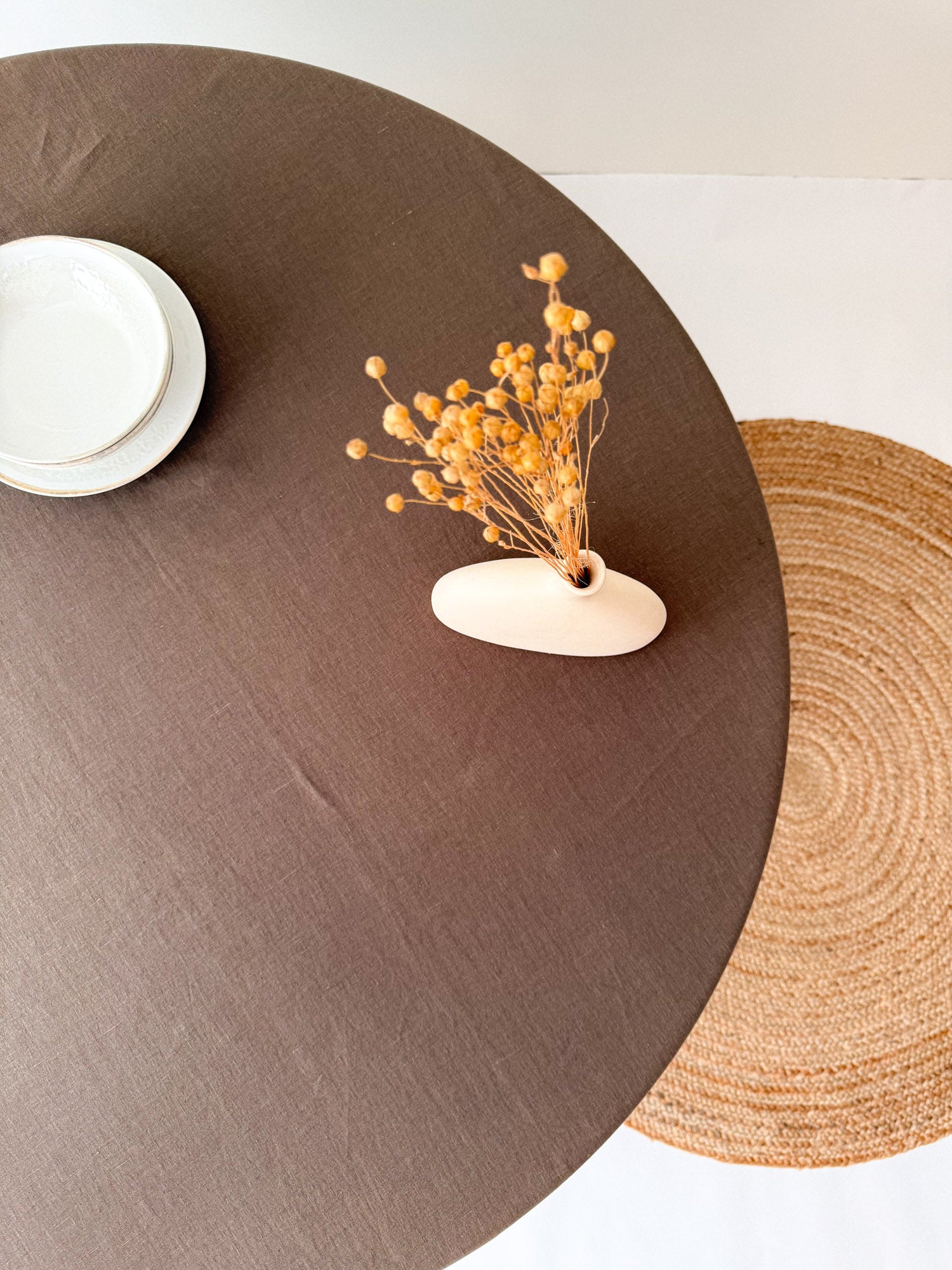 Runde Tischdecke aus Leinen mit Hohlsaum – Braun