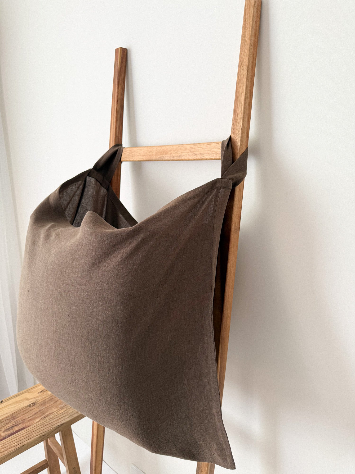 Wäschesack zum Aufhängen aus Leinen – Braun