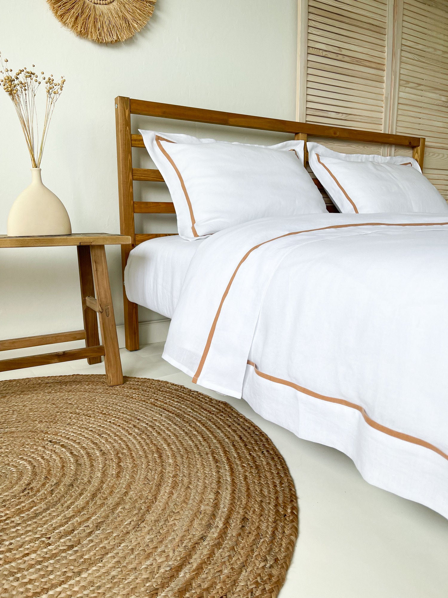 Kissenbezug aus gewaschenem Leinen mit Band und Stehsaum - Weiß und Tan - Linen Notes