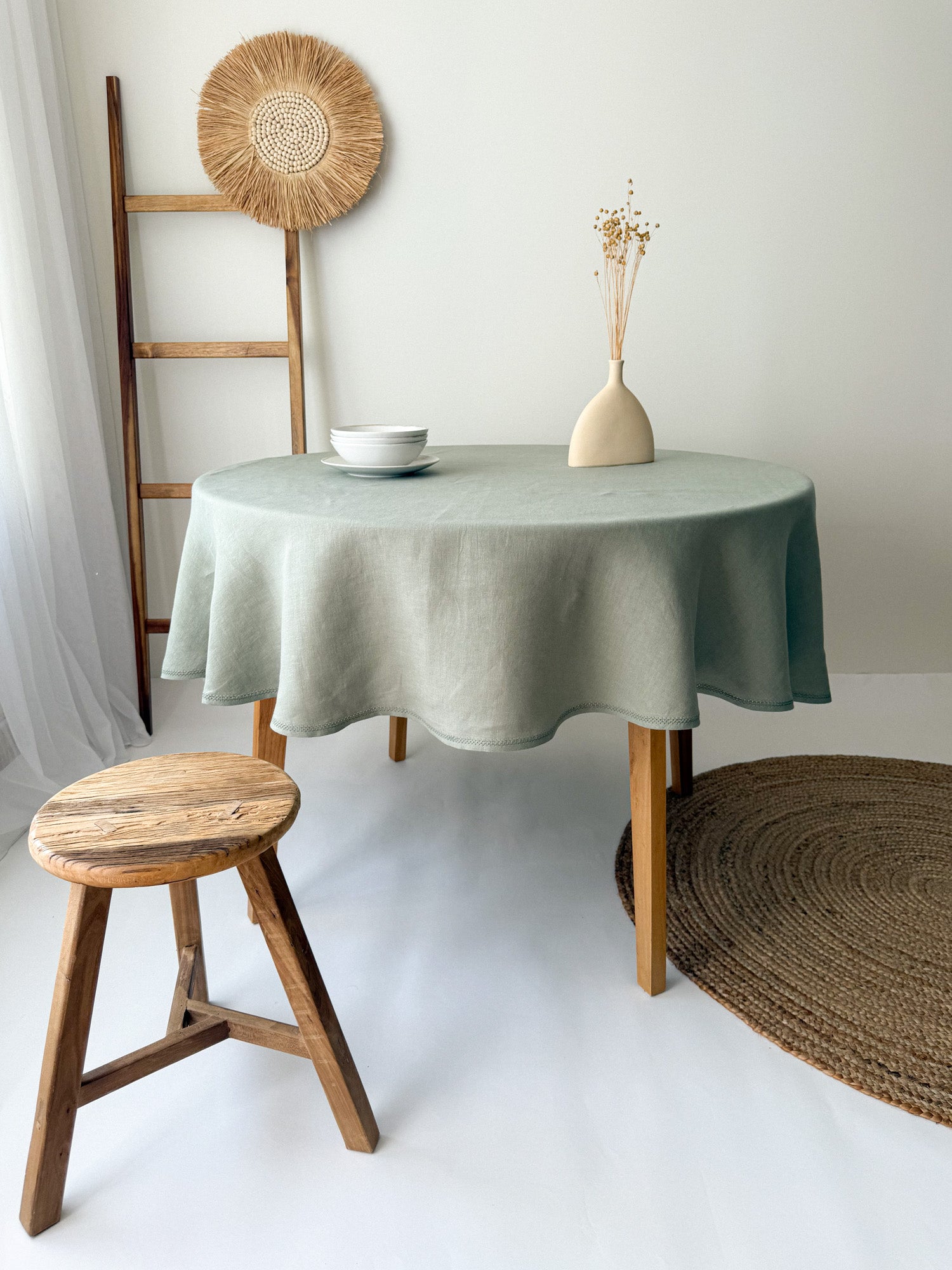 Runde Tischdecke aus Leinen mit Hohlsaum – Salbeigrün