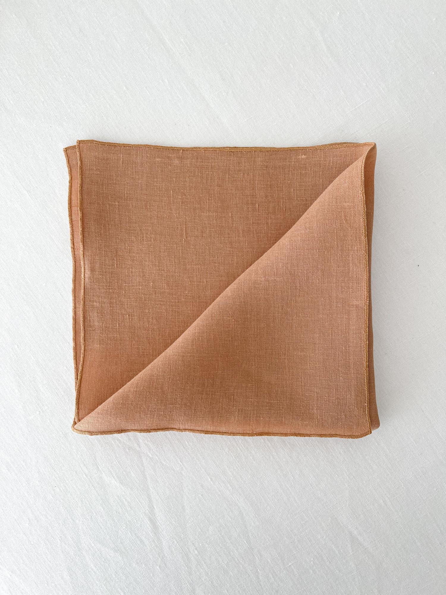 Tan Serviette aus Leinen mit Rollsaum - Linen Notes